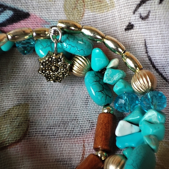 Turquoise Stone Wood Aqua Faceted Crystal Wood Beads Memory Wire Bracelet NEW - Picture 9 of 11